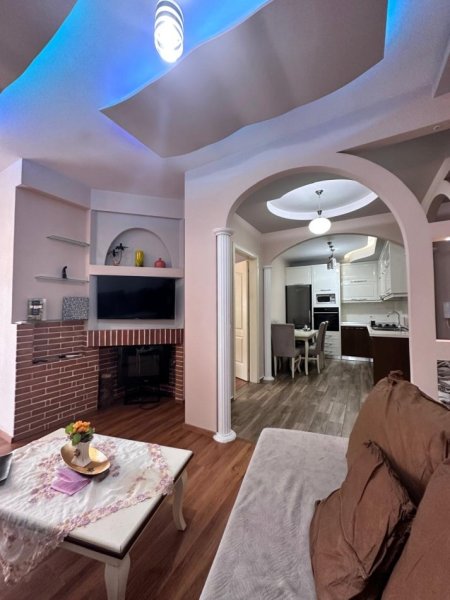 Tirane, jepet me qera apartament 1+1 Kati 4, 70 m² 600 € (Shkolla e Kuqe)