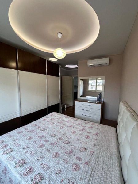 Tirane, jepet me qera apartament 1+1 Kati 4, 70 m² 600 € (Shkolla e Kuqe)