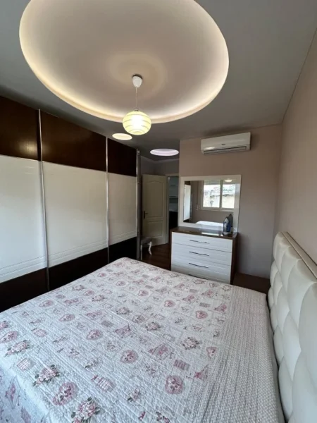 Tirane, jepet me qera apartament 1+1 Kati 4, 70 m² 600 € (Shkolla e Kuqe)