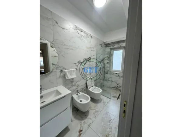 Durres, jepet me qera apartament 2+1 Kati 4, 100 m² 650 € (tek markata durres)