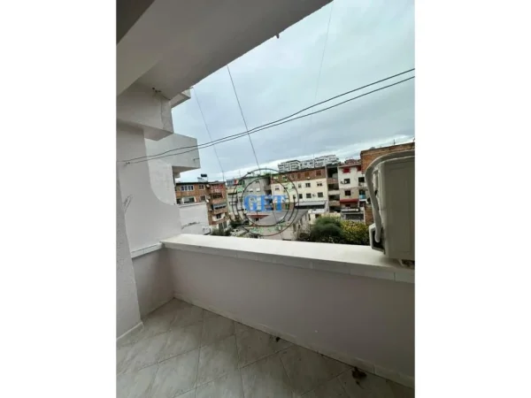 Durres, jepet me qera apartament 2+1 Kati 4, 100 m² 650 € (tek markata durres)