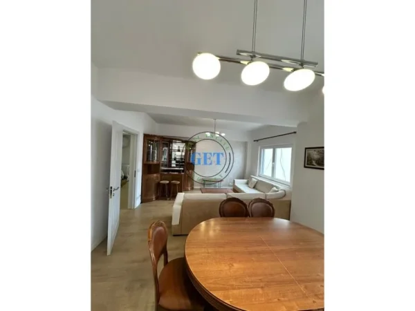 Durres, jepet me qera apartament 2+1 Kati 4, 100 m² 650 € (tek markata durres)