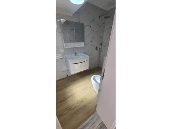 Tirane, shitet garsonier 1+1 Kati 3, 30 m² 95.000 € (myslym shyri)