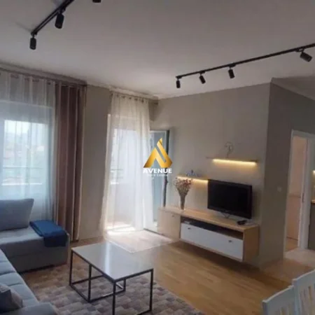 Tirane, jepet me qera apartament 1+1+Ballkon Kati 4, 70 m² 600 € (selvia)