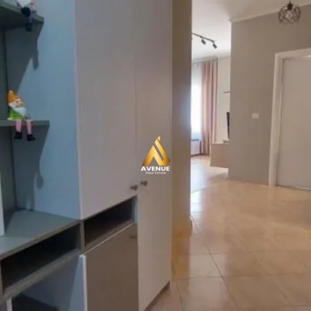 Tirane, jepet me qera apartament 1+1+Ballkon Kati 4, 70 m² 600 € (selvia)