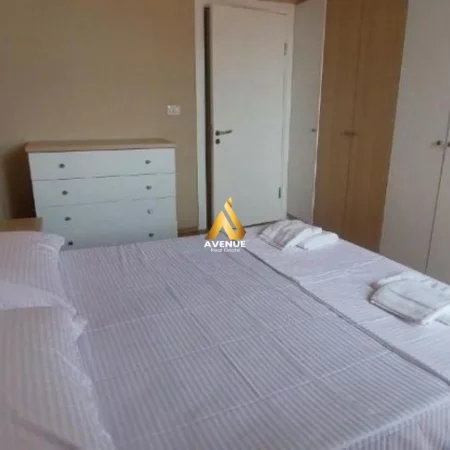 Tirane, jepet me qera apartament 1+1+Ballkon Kati 4, 70 m² 600 € (selvia)