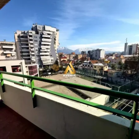 Tirane, jepet me qera apartament 1+1+Ballkon Kati 4, 70 m² 600 € (selvia)