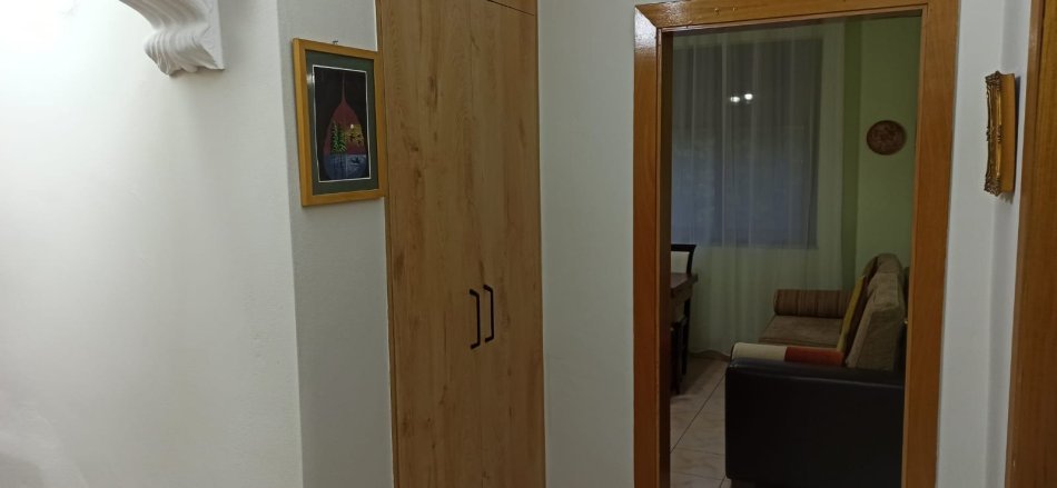Tirane, jepet me qera apartament 1+1 Kati 5, 600 € 