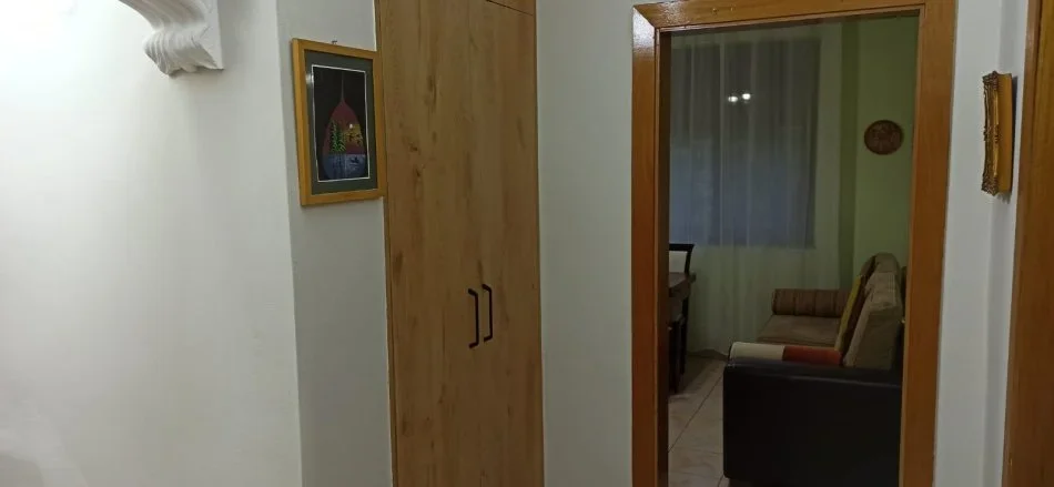 Tirane, jepet me qera apartament 1+1 Kati 5, 600 € 