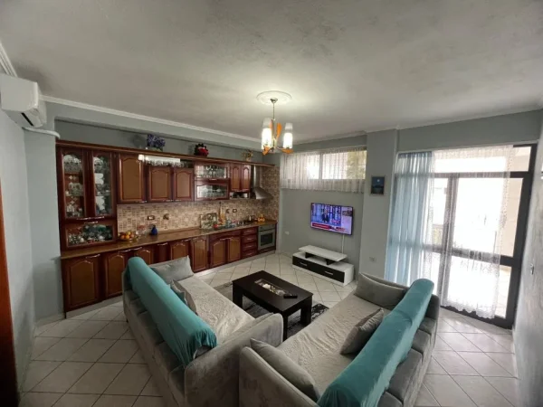 Tirane, jepet me qera apartament 1+1 Kati 1, 350 € 