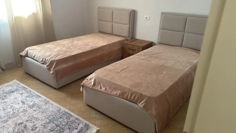 Tirane, jepet me qera shtepi 2+1 Kati 1, 126 m² 400 € (Kashar tek Burger Ija)