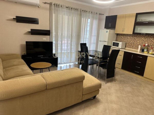 Tirane, jepet me qera apartament 2+1 Kati 5, 80 m² 630 € 