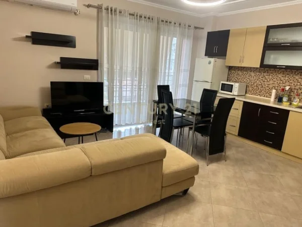 Tirane, jepet me qera apartament 2+1 Kati 5, 80 m² 630 € 