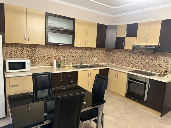 Tirane, jepet me qera apartament 2+1 Kati 5, 80 m² 630 € 