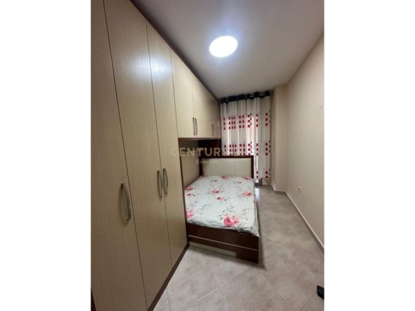 Tirane, jepet me qera apartament 2+1 Kati 5, 80 m² 630 € 
