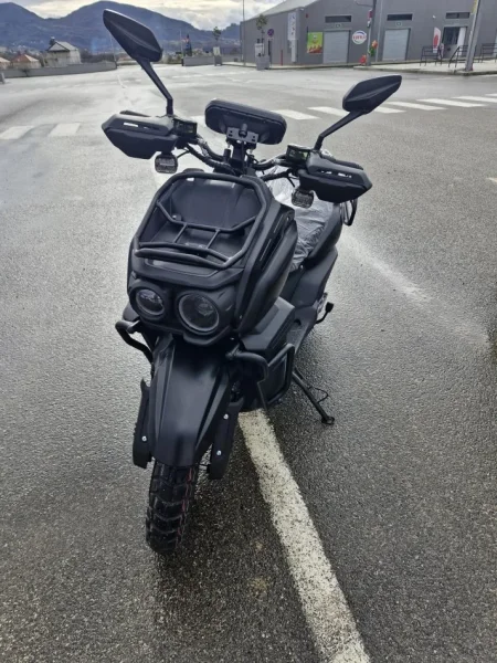 Tirane, shitet Scooter ELEKTRIK, e zeze 1.600 €