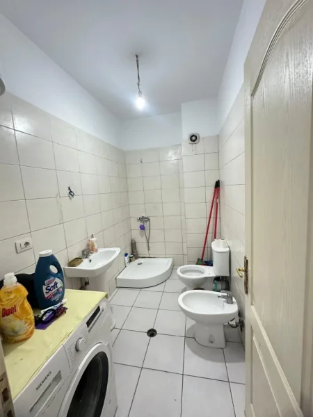 Tirane, shitet apartament 1+1 Kati 8, 70 m² 98.000 € (2 palmat)