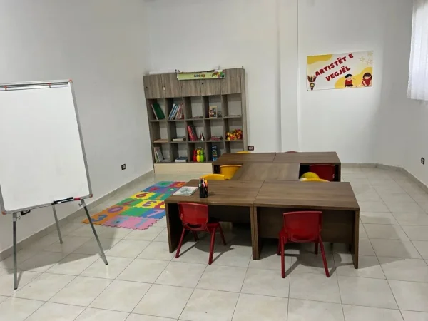 Durres, shitet ambjent biznesi Kati 0, (Rrashbull)