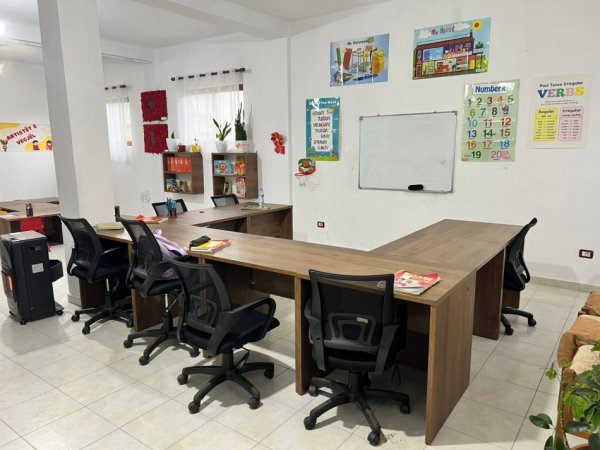 Durres, shitet ambjent biznesi Kati 0, (Rrashbull)