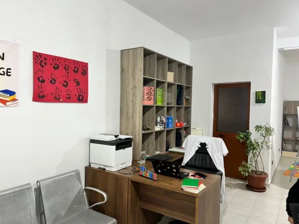 Durres, shitet ambjent biznesi Kati 0, (Rrashbull)