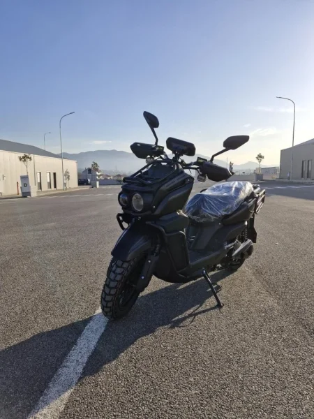 Tirane, shitet Scooter ELEKTRIK, e zeze 1.600 €