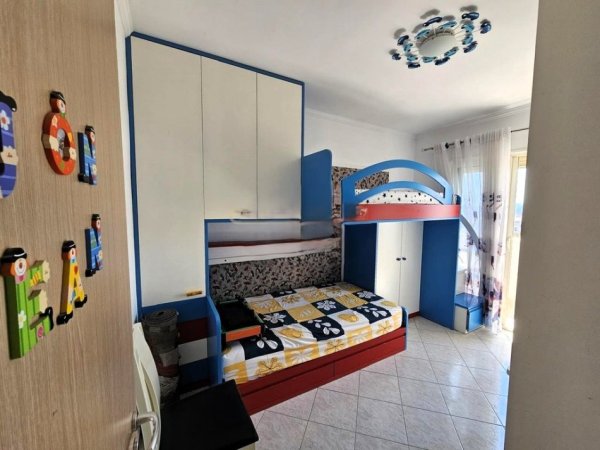 Tirane, jepet me qera apartament 2+1 Kati 4, 100 m² 140.000 € (fresku)