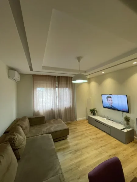 Tirane, jepet me qera apartament 2+1+Ballkon Kati 6, 85 m² 1.000 € (Rruga Sami Frasheri)