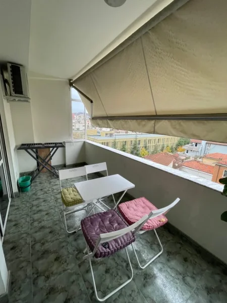 Tirane, jepet me qera apartament 2+1+Ballkon Kati 6, 85 m² 1.000 € (Rruga Sami Frasheri)