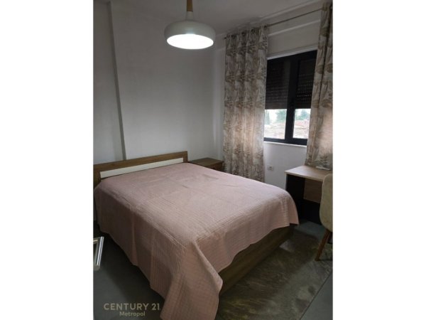 Tirane, jepet me qera apartament 2+1 Kati 5, 75 m² 700 € 