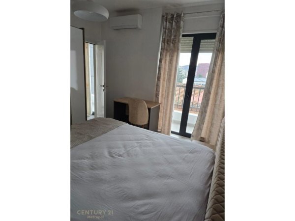 Tirane, jepet me qera apartament 2+1 Kati 5, 75 m² 700 € 