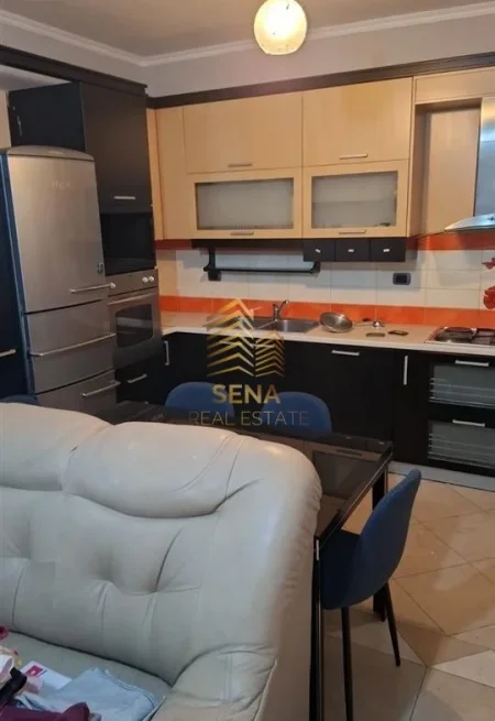 Tirane, jepet me qera apartament 2+1+Ballkon Kati 6, 106 m² 650 € (Selvia)