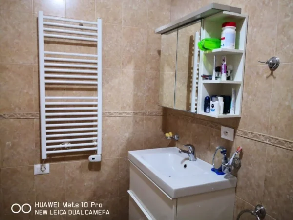 Tirane, jepet me qera apartament 2+1+Ballkon Kati 3, 120 m² 1.000 € 