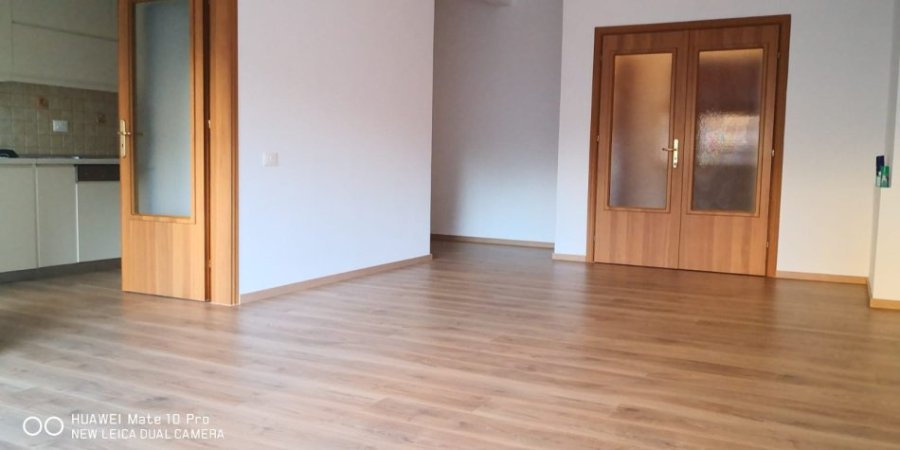 Tirane, jepet me qera apartament 2+1+Ballkon Kati 3, 120 m² 1.000 € 