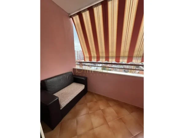 Tirane, jepet me qera 1+1+Ballkon , 77 m² 650 € (Gjimnazi Petro Nini Luarasi)