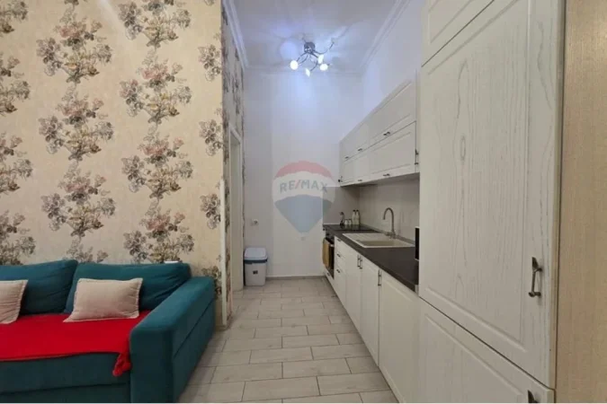 Tirane, jepet me qera apartament 1+1+Ballkon Kati 2, 65 m² 600 € (Rruga Sami frasheri)