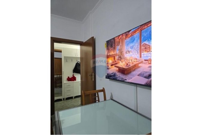 Tirane, jepet me qera apartament 1+1+Ballkon Kati 2, 65 m² 600 € (Rruga Sami frasheri)