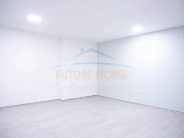Tirane, jepet me qera apartament 2+1+Ballkon Kati 6, 95 m² 900 € 