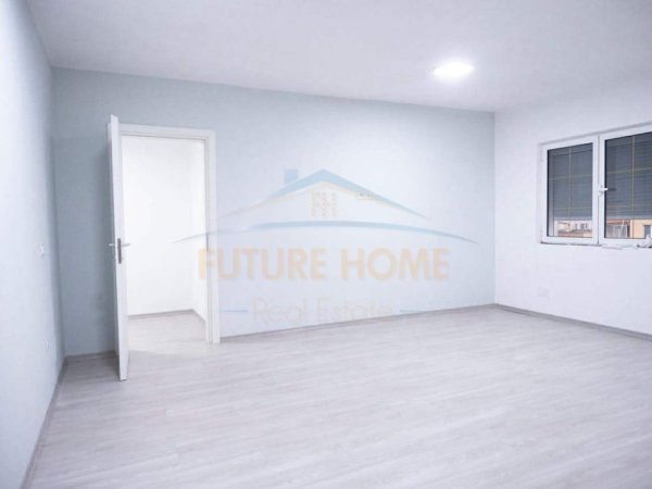 Tirane, jepet me qera apartament 2+1+Ballkon Kati 6, 95 m² 900 € 