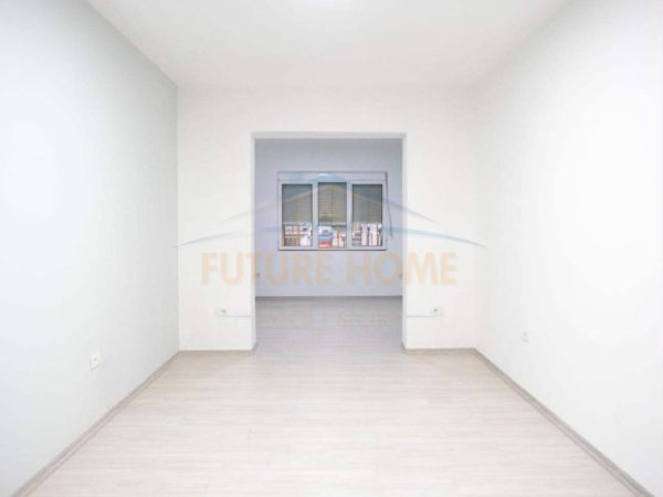 Tirane, jepet me qera apartament 2+1+Ballkon Kati 6, 95 m² 900 € 
