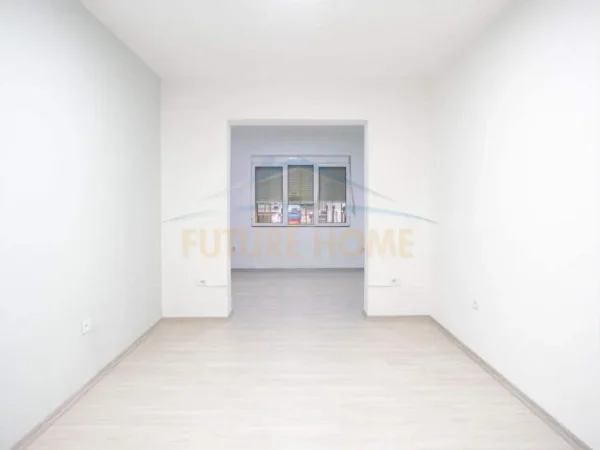 Tirane, jepet me qera apartament 2+1+Ballkon Kati 6, 95 m² 900 € 