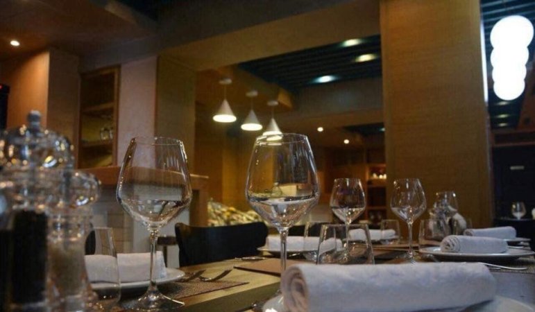 Tirane, jepet me qera ambjent biznesi Kati 0, 157 m² 2.000 € (Rruga e Durrësit)