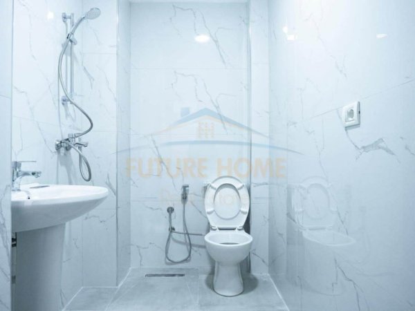 Tirane, jepet me qera apartament 2+1+Ballkon Kati 6, 95 m² 900 € 