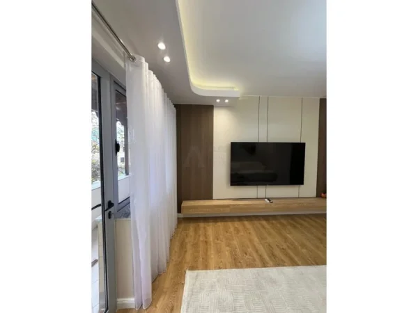 Tirane, shitet apartament 2+1+Ballkon Kati 4, 102 m² 173.000 € (Astir)