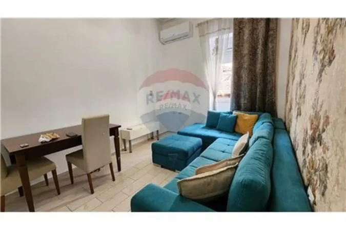 Tirane, jepet me qera apartament 1+1 Kati 2, 600 € (Rruga Sami Frasheri)