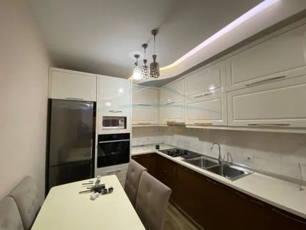 Tirane, jepet me qera apartament 1+1 Kati 4, 59 m² 623 € (Selvia, Tiranë. Apartamenti ndodhet në rrugën Haxhi Sina)
