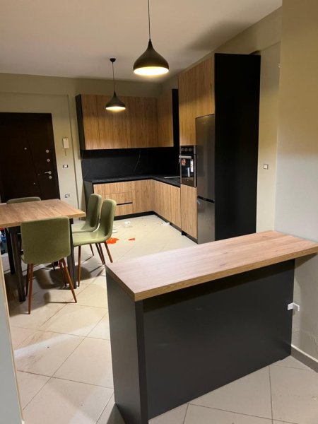 Tirane, jepet me qera apartament 2+1+Ballkon Kati 3, 100 m² 650 € (Kopshti Botanik)