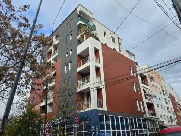 Me Qera: 1+1 (+ Bllkn)  Super i Bollshem 70m2  (Fakulteti i Mjeksise - Shkolla e Bashkuar📍) PALLAT i ri v. 2022 (52,000 Leke / Muaj)