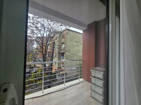 Me Qera: 1+1 (+ Bllkn)  Super i Bollshem 70m2  (Fakulteti i Mjeksise - Shkolla e Bashkuar📍) PALLAT i ri v. 2022 (52,000 Leke / Muaj)