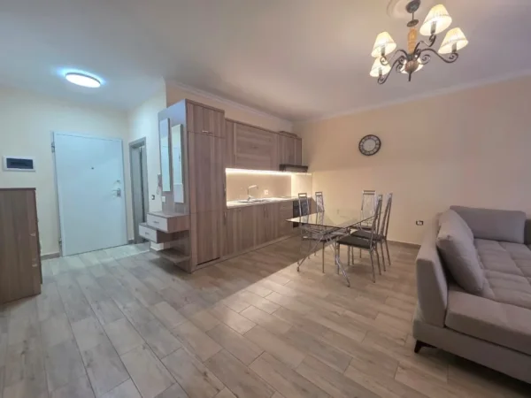 Me Qera: 1+1 (+ Bllkn)  Super i Bollshem 70m2  (Fakulteti i Mjeksise - Shkolla e Bashkuar📍) PALLAT i ri v. 2022 (52,000 Leke / Muaj)