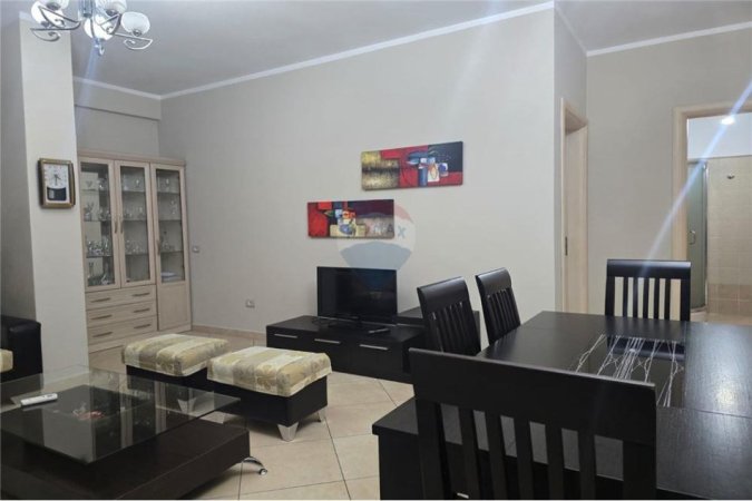 Tirane, jepet me qera apartament 1+1 Kati 5, 70 m² 550 € (Hilton Garden)